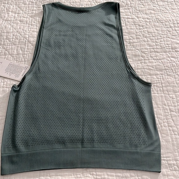 NWT Lululemon Breeze By Muscle Tank II in Dark Forest - Picture 4 of 8